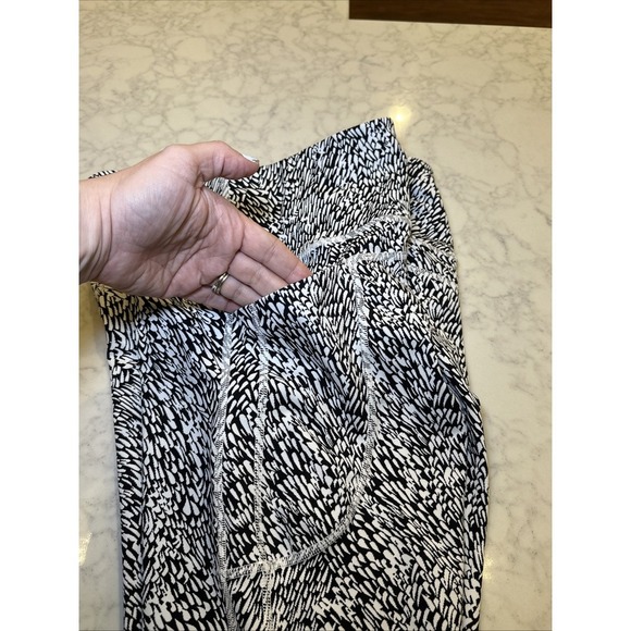 Athleta Ultimate Stash Textured 7/8 Tight Women's Size XL Tailwind Black White - Picture 10 of 10